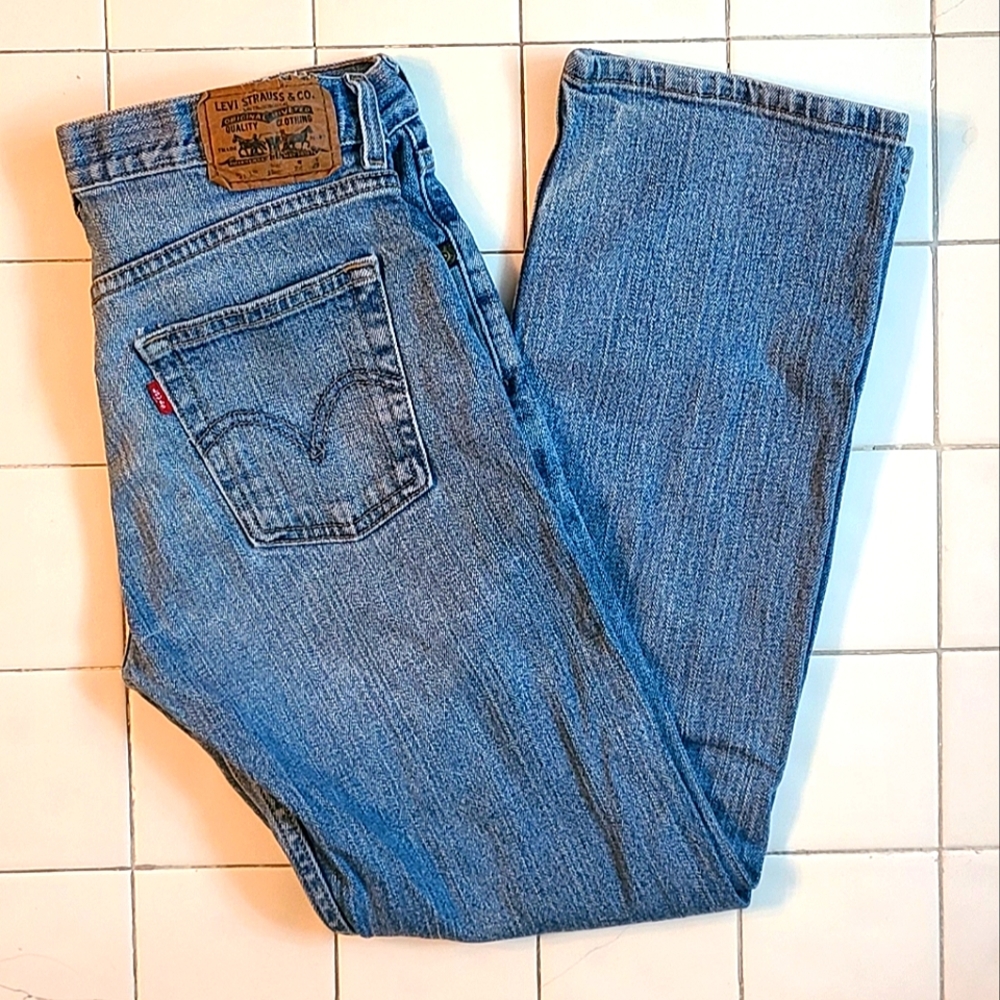 Levi's Classic Straight Fit Women's Jeans, size 28x28 regular, medium blue wash